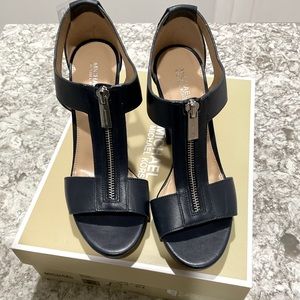 Michael Kors Berkley Sandal, size 7.5, Admiral Blue